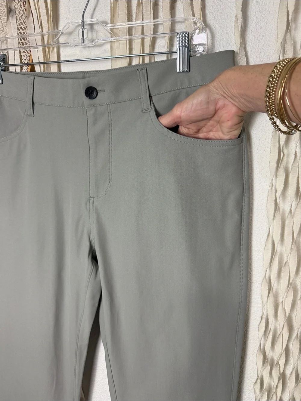 Men’s Vuori NWOT Meta Pant in Light Grey size 33